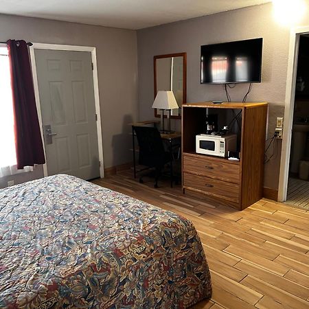 בלטון River Forest Inn מראה חיצוני תמונה
