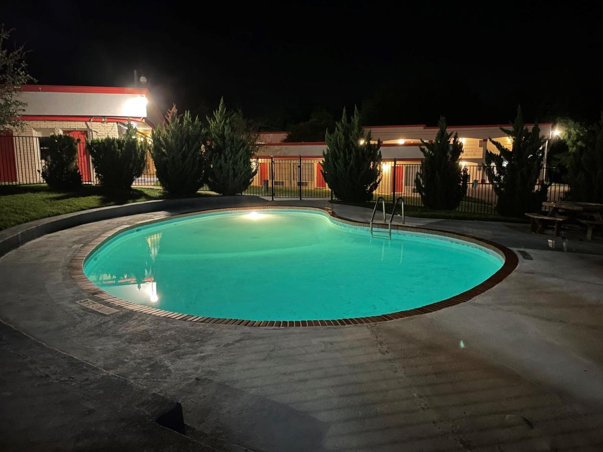 בלטון River Forest Inn מראה חיצוני תמונה