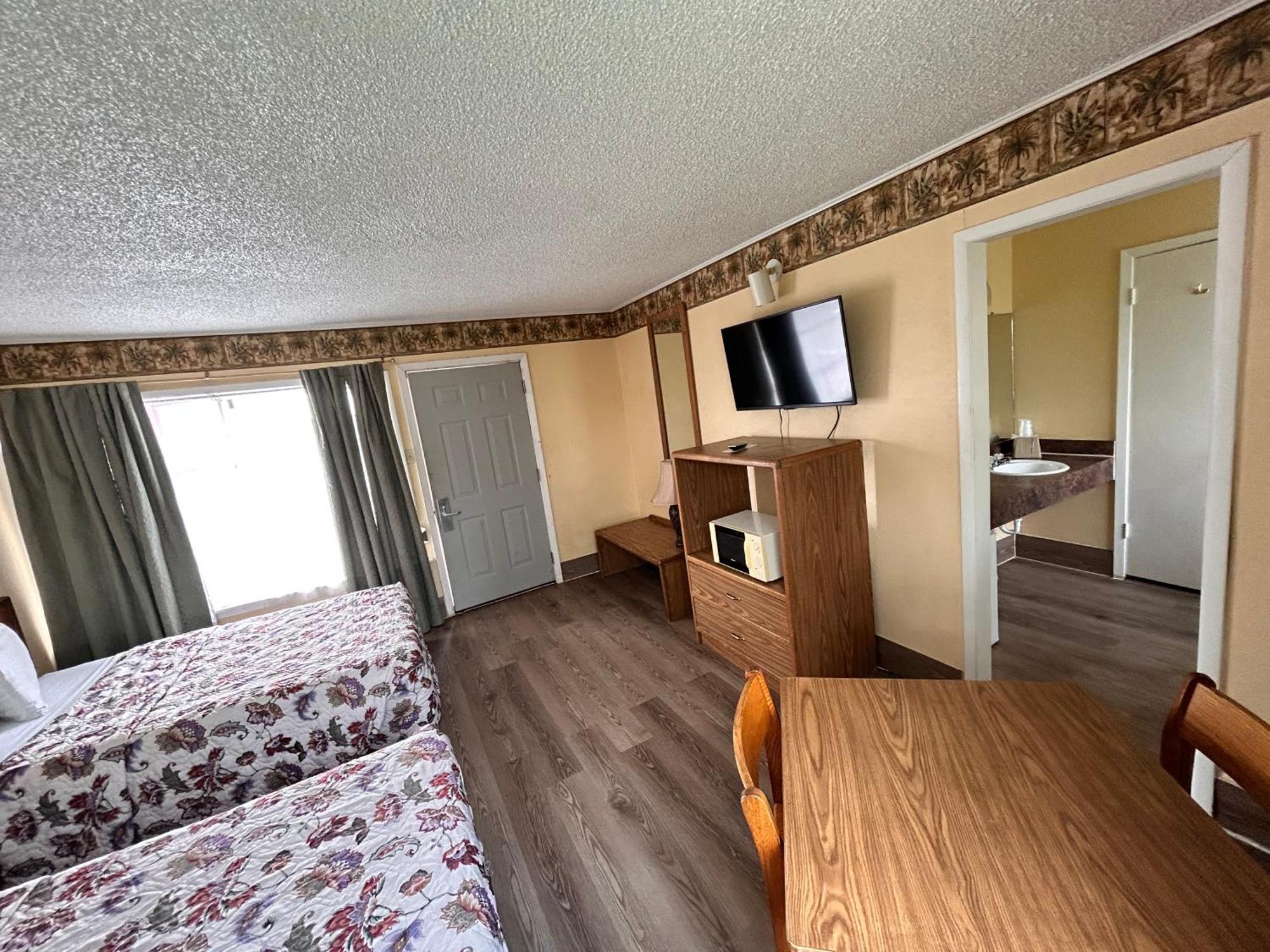 בלטון River Forest Inn מראה חיצוני תמונה