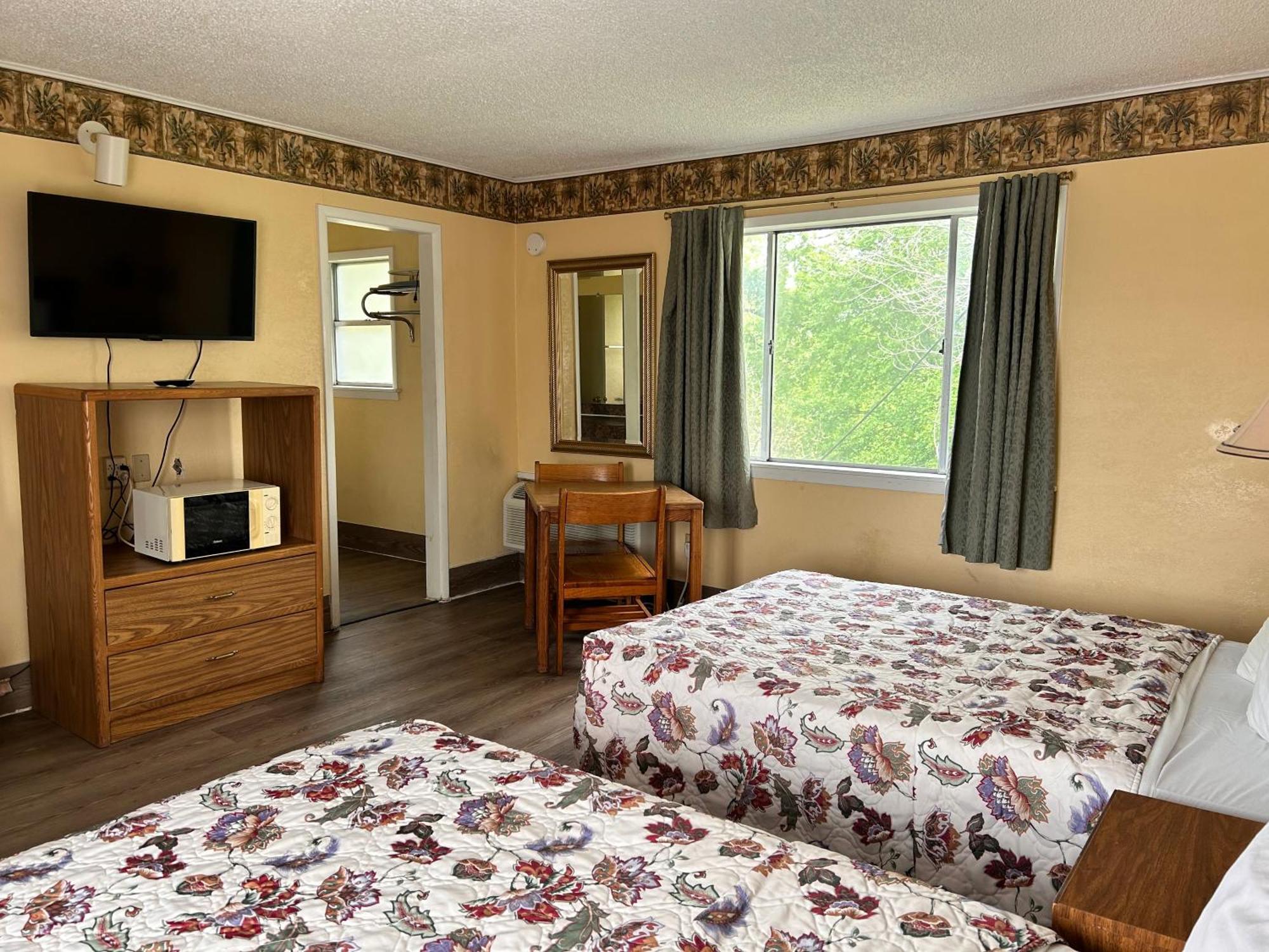 בלטון River Forest Inn מראה חיצוני תמונה