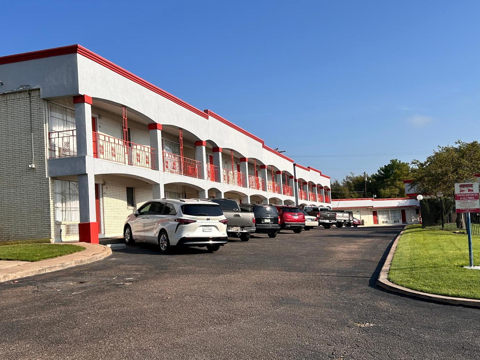 בלטון River Forest Inn מראה חיצוני תמונה